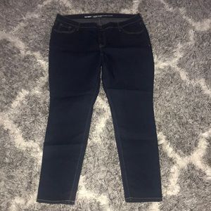 EUC Size 18 regular Super Skinny mid-rise Jeans
